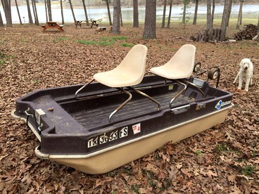 Rustic 18-Person Cabin Rental on Lake Sam Rayburn for Staycation near Houston - Broaddus, Texas - glamping.directory
