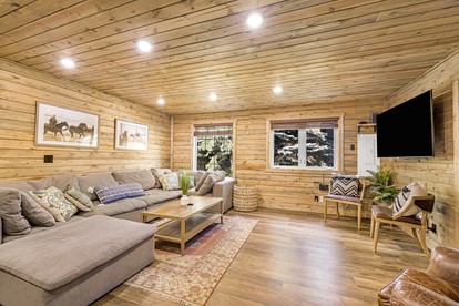 Beautiful Waterside Cabin Surrounded by Nature in Island Park, Idaho - Island Park, Idaho - glamping.directory