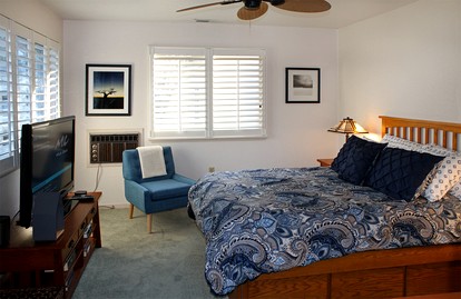 Fantastic Cabin with Games and Swimming Pool in Guerneville, California - Guerneville, California - glamping.directory
