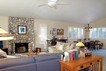 Fantastic Cabin with Games and Swimming Pool in Guerneville, California - Guerneville, California - glamping.directory