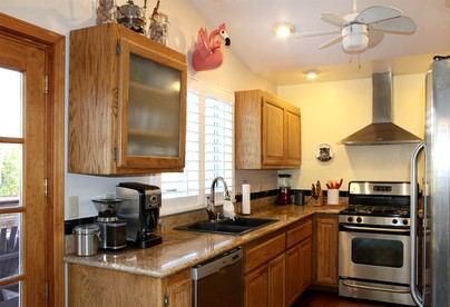 Fantastic Cabin with Games and Swimming Pool in Guerneville, California - Guerneville, California - glamping.directory