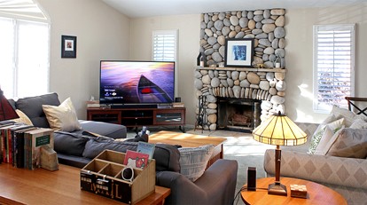 Fantastic Cabin with Games and Swimming Pool in Guerneville, California - Guerneville, California - glamping.directory
