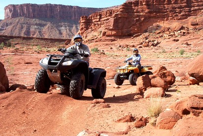 Fully-Furnished Cabin Rental with Beautiful Mountain Views Near Moab, Utah - Monticello, Utah - glamping.directory