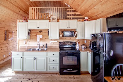 Fully-Furnished Cabin Rental with Beautiful Mountain Views Near Moab, Utah - Monticello, Utah - glamping.directory