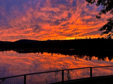Luxury Lakefront Cabin with Breathtaking Living Spaces in New Hampshire - Conway, New Hampshire - glamping.directory
