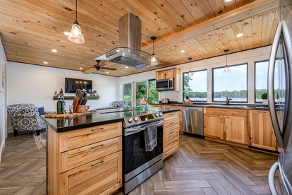 Luxury Lakefront Cabin with Breathtaking Living Spaces in New Hampshire - Conway, New Hampshire - glamping.directory