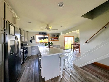 Beautiful Unit in a Scenic Farmhouse Retreat with Panoramic Views near Skiing & Trails in Tetonia, Idaho - Tetonia, Idaho - glamping.directory
