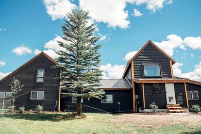 Beautiful Unit in a Scenic Farmhouse Retreat with Panoramic Views near Skiing & Trails in Tetonia, Idaho - Tetonia, Idaho - glamping.directory