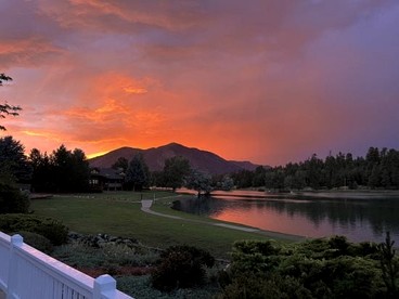 Beautiful Modern Vacation Rental with Incredible Lake and Mountain Views for an Amazing Family Escape to Flagstaff, Arizona - Flagstaff, Arizona - glamping.directory