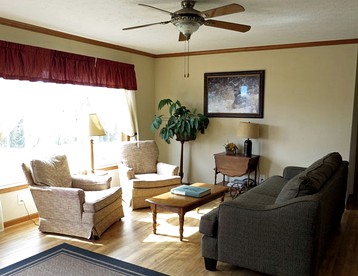 Escape Together: Unforgettable Group Retreat in a Beautiful Shawnee National Forest Cottage - Karbers Ridge, Illinois - glamping.directory