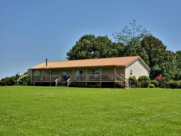 Escape Together: Unforgettable Group Retreat in a Beautiful Shawnee National Forest Cottage - glamping.directory