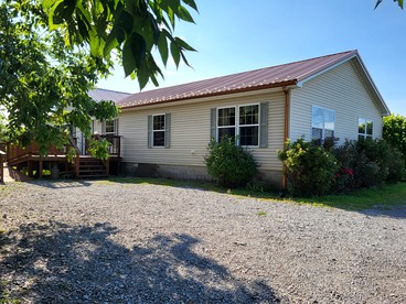 Escape Together: Unforgettable Group Retreat in a Beautiful Shawnee National Forest Cottage - Karbers Ridge, Illinois - glamping.directory