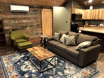 Amazing Cabin Rental near Ouachita National Forest for Weekend Getaways in Oklahoma - Hodgen, Oklahoma - glamping.directory