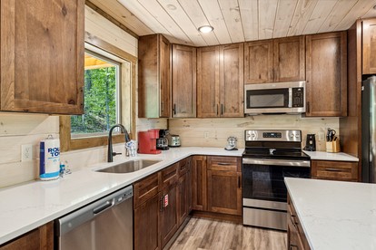 Charming Cabin with Indoor Pool and Balcony in Sevierville, Tennessee - Sevierville, Tennessee - glamping.directory