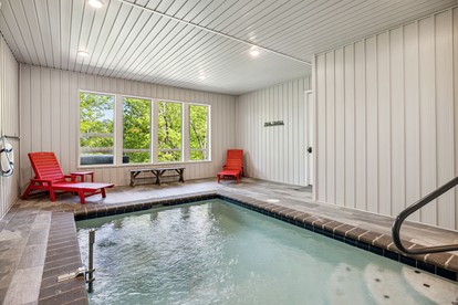 Charming Cabin with Indoor Pool and Balcony in Sevierville, Tennessee - Sevierville, Tennessee - glamping.directory