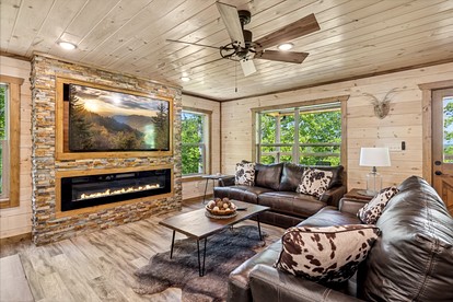 Charming Cabin with Indoor Pool and Balcony in Sevierville, Tennessee - Sevierville, Tennessee - glamping.directory