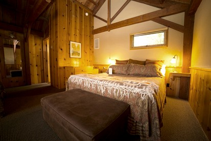 Gorgeous and Spacious Cabin Rental Overlooking Oak Creek Canyon - Sedona, Arizona - glamping.directory