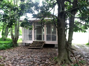 Charming and Romantic Cottage for Couples with a Private Pool on the Mississippi Delta, Mississippi - glamping.directory