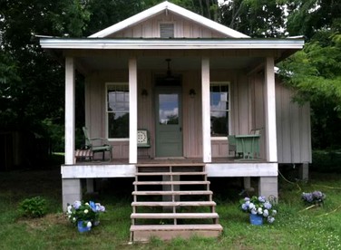 Charming and Romantic Cottage for Couples with a Private Pool on the Mississippi Delta, Mississippi - Shaw, Mississippi - glamping.directory