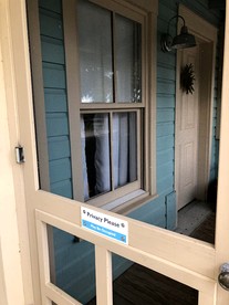 Picturesque Vintage Cabin with Lake Views in Florida - Bradenton, Florida - glamping.directory