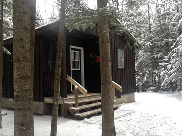 Rustic Cabin Retreat Nestled in the Forest near Lake Placid, New York - Lake Placid, New York - glamping.directory