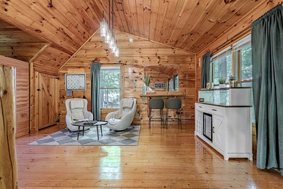 Cozy Smoky Mountain Cabin Escape • Hot Tub, Sauna & Mountain Views near Sevierville, Tennessee - Sevierville, Tennessee - glamping.directory