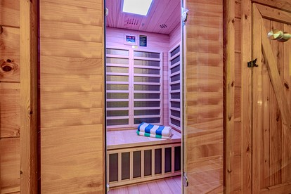 Cozy Smoky Mountain Cabin Escape • Hot Tub, Sauna & Mountain Views near Sevierville, Tennessee - Sevierville, Tennessee - glamping.directory