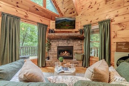 Cozy Smoky Mountain Cabin Escape • Hot Tub, Sauna & Mountain Views near Sevierville, Tennessee - Sevierville, Tennessee - glamping.directory