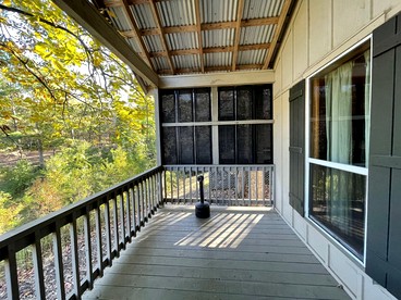 Scenic Waterfront Cabin with Covered Porch Overlooking Private Pond near Zwolle, Louisiana - Zwolle, Louisiana - glamping.directory