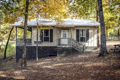 Scenic Waterfront Cabin with Covered Porch Overlooking Private Pond near Zwolle, Louisiana - Zwolle, Louisiana - glamping.directory