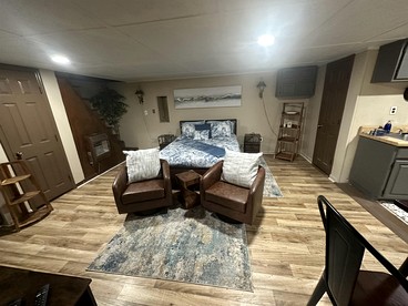 Cozy Cabin for Two by the Lake for a Peaceful Escape in Opelika, Alabama - glamping.directory