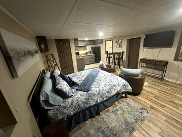 Cozy Cabin for Two by the Lake for a Peaceful Escape in Opelika, Alabama - Opelika, Alabama - glamping.directory