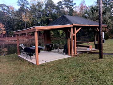 Cozy Cabin for Two by the Lake for a Peaceful Escape in Opelika, Alabama - Opelika, Alabama - glamping.directory