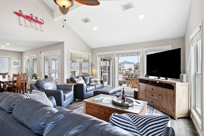 Fabulous Waterfront Home with Private Boat Ramp and Gorgeous Bay Views in League City, Texas - League City, Texas - glamping.directory