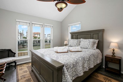 Fabulous Waterfront Home with Private Boat Ramp and Gorgeous Bay Views in League City, Texas - League City, Texas - glamping.directory