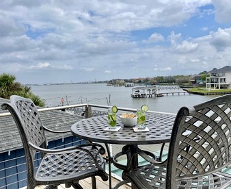 Fabulous Waterfront Home with Private Boat Ramp and Gorgeous Bay Views in League City, Texas - League City, Texas - glamping.directory