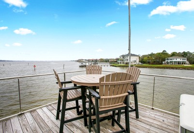 Fabulous Waterfront Home with Private Boat Ramp and Gorgeous Bay Views in League City, Texas - League City, Texas - glamping.directory
