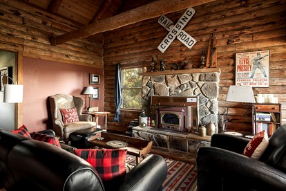 Stunning Secluded Log Cabin with River Access in Paw Paw, Maryland - Paw Paw, Maryland - glamping.directory
