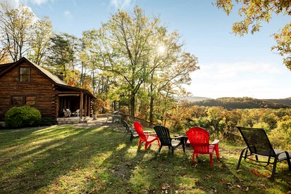 Stunning Secluded Log Cabin with River Access in Paw Paw, Maryland - Paw Paw, Maryland - glamping.directory
