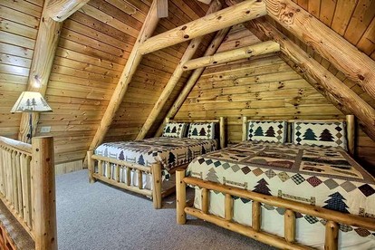 Rural Cabin with Spa Nestled into the Woods in Ohio - Rockbridge, Ohio - glamping.directory