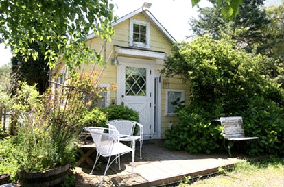 Elegant Waterfront Cottage on Whidbey Island in Langley, Washington - Langley, Washington - glamping.directory