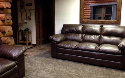 Stunning Log Cabin Rental with Amazing Views of Pioneer Peak near Anchorage, Alaska - Palmer, Alaska - glamping.directory