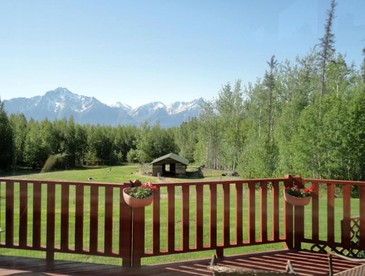 Stunning Log Cabin Rental with Amazing Views of Pioneer Peak near Anchorage, Alaska - Palmer, Alaska - glamping.directory
