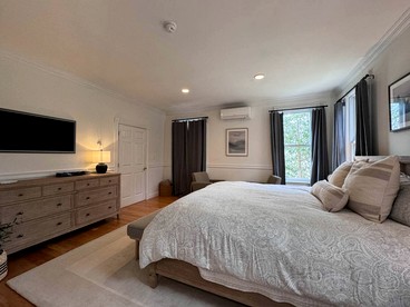 Incredible Rental with Game Room, Spa and Luxurious Amenities in New Hampshire - Bartlett, New Hampshire - glamping.directory
