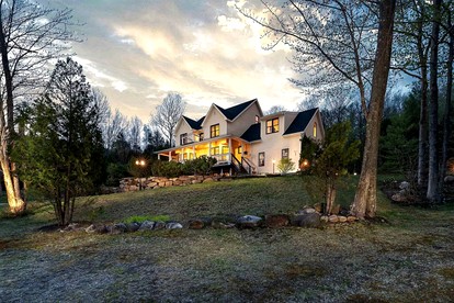 Incredible Rental with Game Room, Spa and Luxurious Amenities in New Hampshire - Bartlett, New Hampshire - glamping.directory