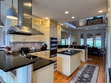 Incredible Rental with Game Room, Spa and Luxurious Amenities in New Hampshire - Bartlett, New Hampshire - glamping.directory