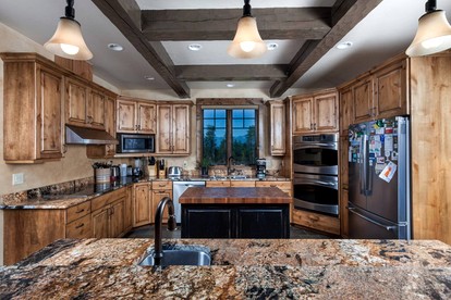 Amazing Log Cabin Rental with Pool Table in the Mountains in West Glacier, Montana - West Glacier, Montana - glamping.directory