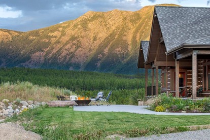 Amazing Log Cabin Rental with Pool Table in the Mountains in West Glacier, Montana - West Glacier, Montana - glamping.directory
