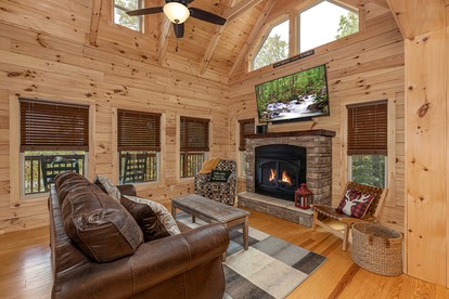Amazing Cabin with Fireplace, Fire pit and Hot-tub in Gatlingburg, Tennessee - Gatlinburg, Tennessee - glamping.directory