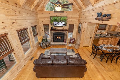 Amazing Cabin with Fireplace, Fire pit and Hot-tub in Gatlingburg, Tennessee - Gatlinburg, Tennessee - glamping.directory